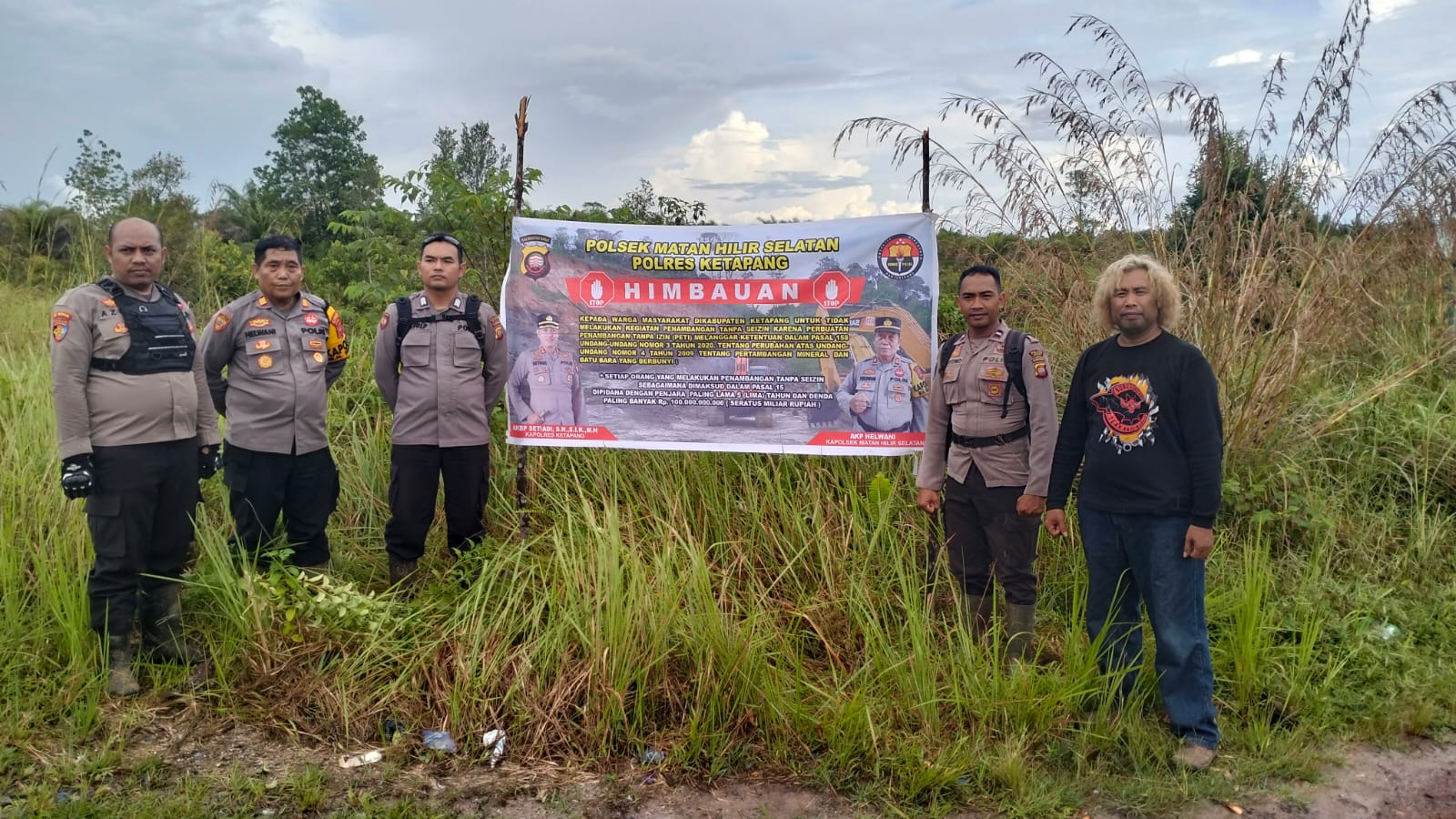 *Datangi Lokasi Peti, Polres Ketapang Dan Jajaran Gencar Himbau Warga Hentikan Pertambangan Ilegal*