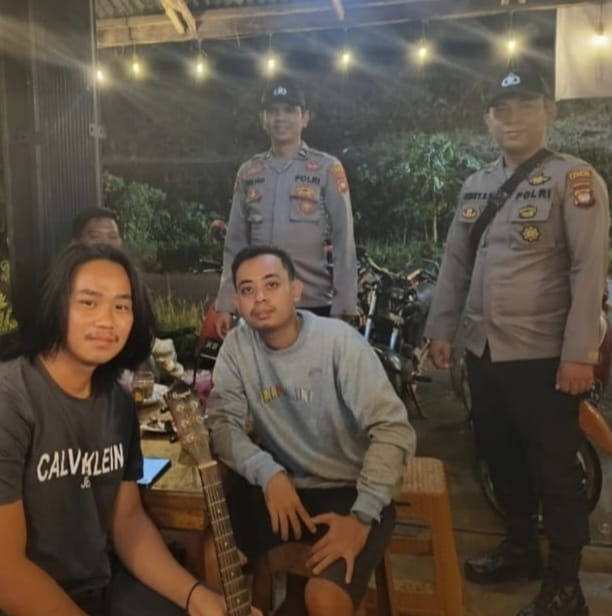 Samapta Polsek Menyuke Beserta Anggota Lakukan Patroli Malam