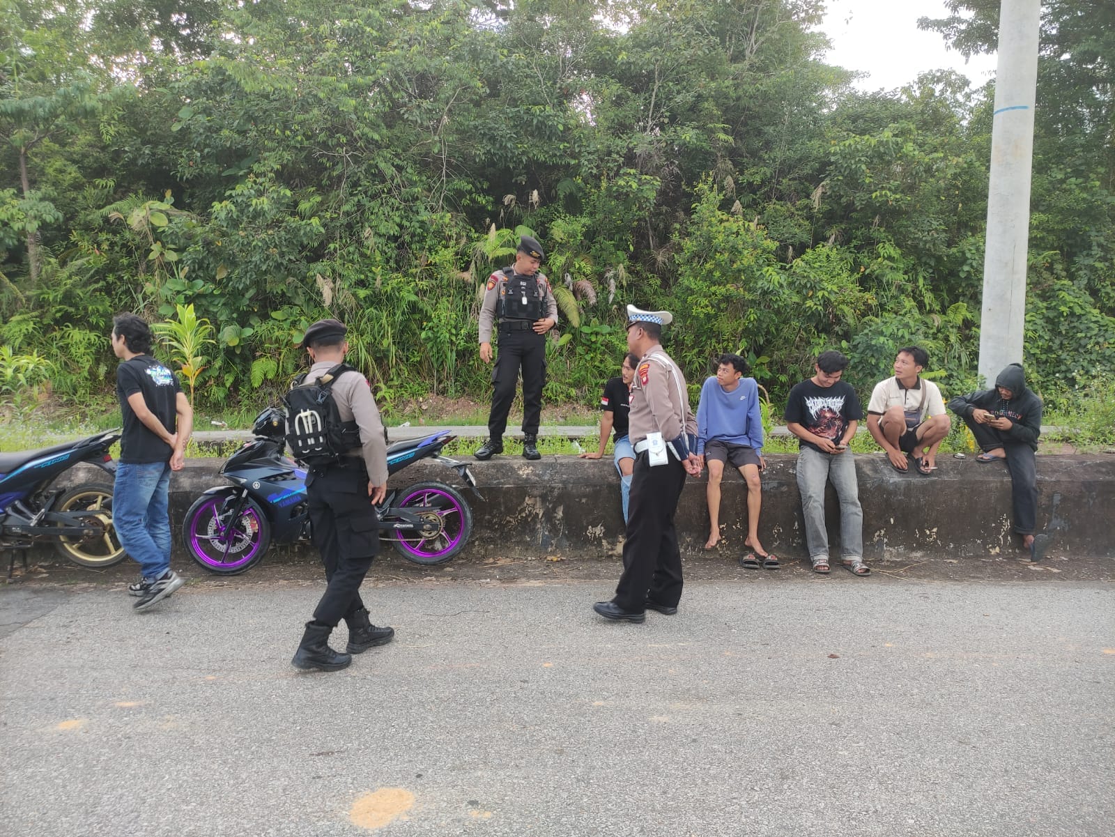 Polisi Himbau Remaja Tidak Kebut-Kebutan Saat Patroli di GOR Patih Gumantar