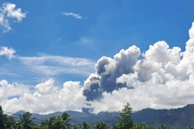 Gunung Dukono di Halmahera Utara Erupsi, Abu Vulkanik Membubung 1.500 Meter”