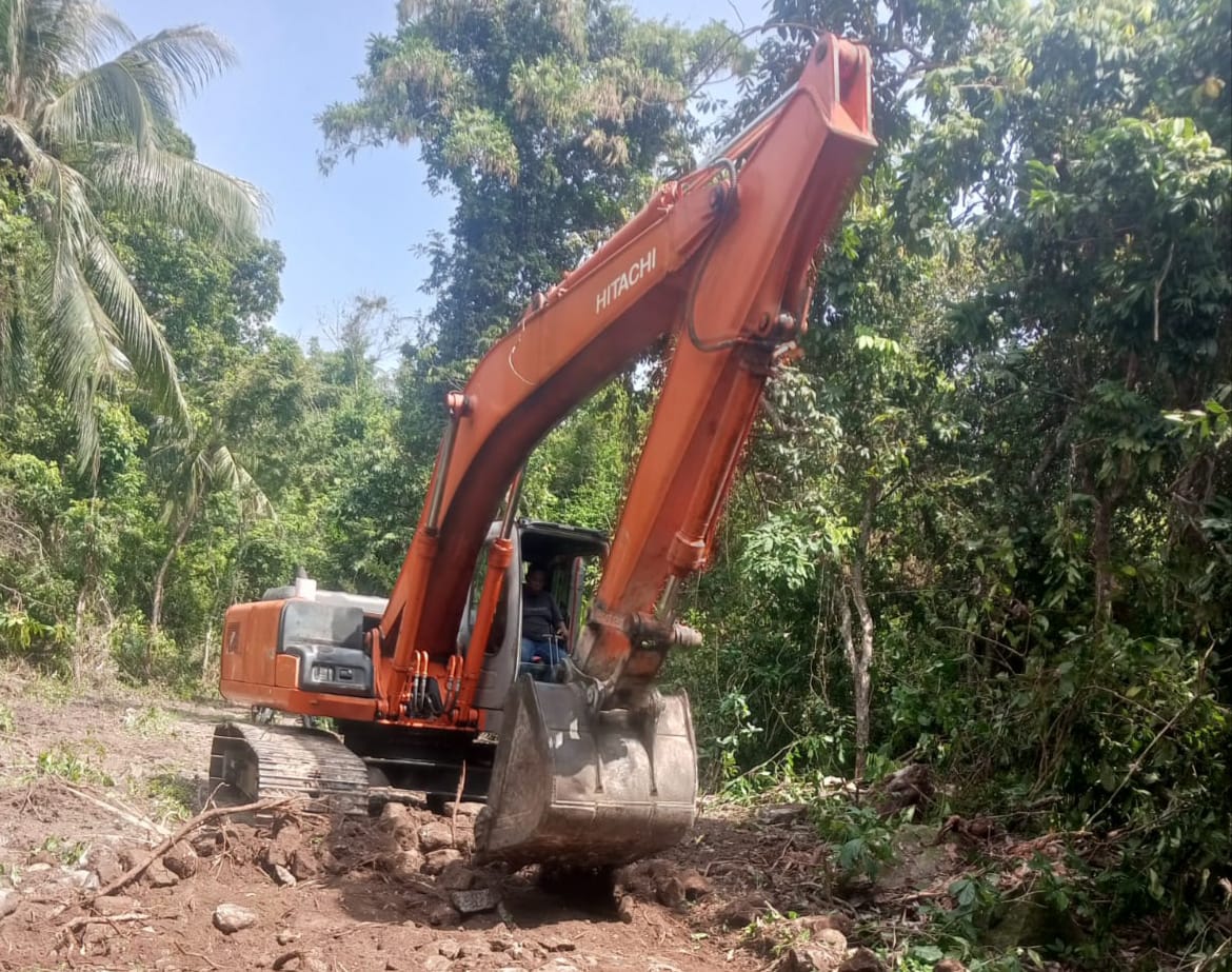 Penggunaan Alat Berat Untuk Percepatan Pengerjaan Sasaran Fisik TMMD ke-123 Kodim 0112/Sabang di Gampong Jaboi