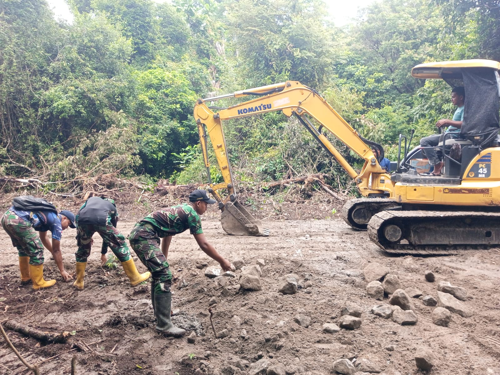 Pengerjaan Jalan TMMD ke-123 Kodim 0112/Sabang Berjalan Lancar