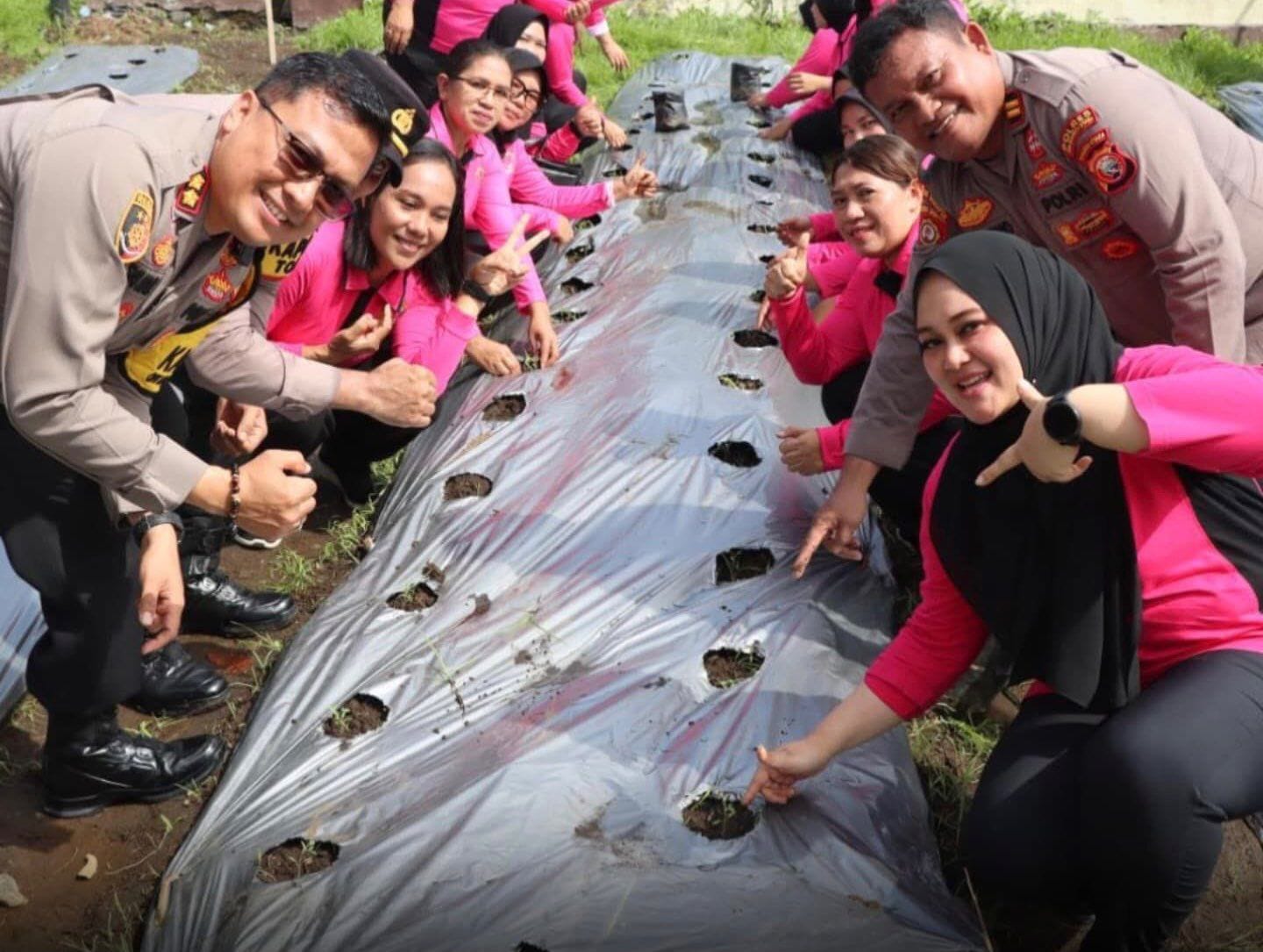 Bhayangkari Halut Tanam Bibit Hortikultura untuk Ketahanan Pangan