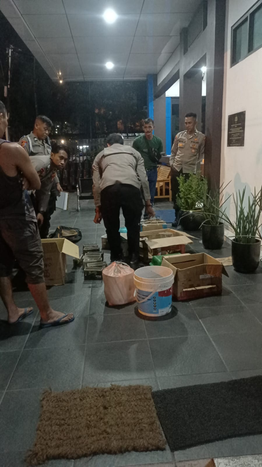 Polsek Kawasan Pelabuhan Dwikora Pontianak  Amankan 32 Burung Tanpa Dokumen resmi