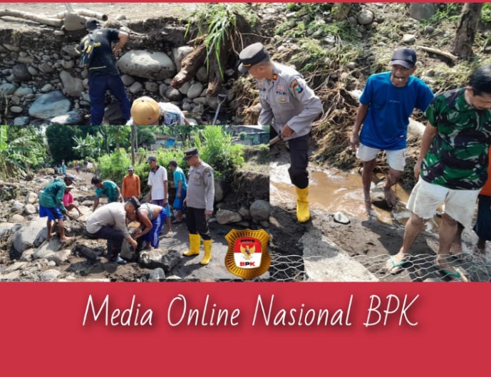 Kompak, Polisi dan TNI bersama Warga Pasang Bronjong Antisipasi Banjir Susulan di Situbondo