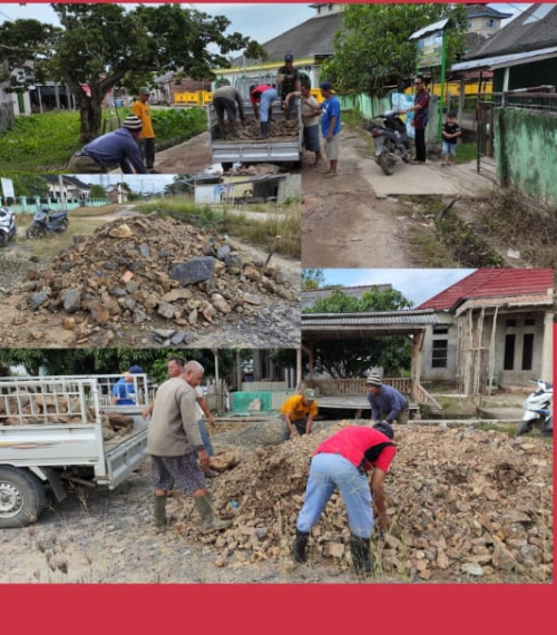 Perangkat desa dan BPD serta Warga gotong royong benahi jalan rusak