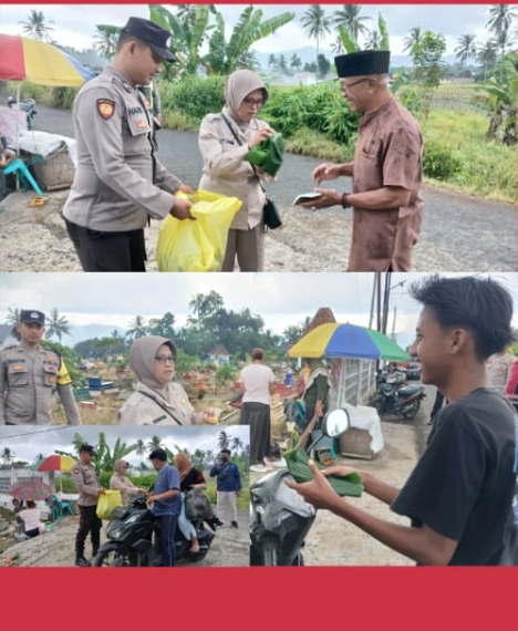 Kapolsek Kalibaru Berbagi Bunga kepada Warga Menjelang Ramadhan