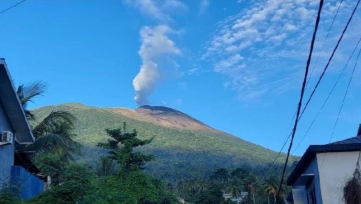 Masyarakat Diminta Waspada, Aktivitas Gunung Gamalama Ternate Meningkat