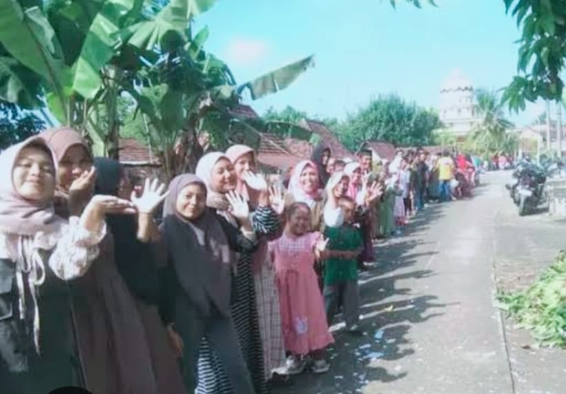 Tradisi Salaman Terpanjang di Desa Manduro Kabuh Jombang, Warisan Budaya Masyarakat Madura yang Unik dan Menarik