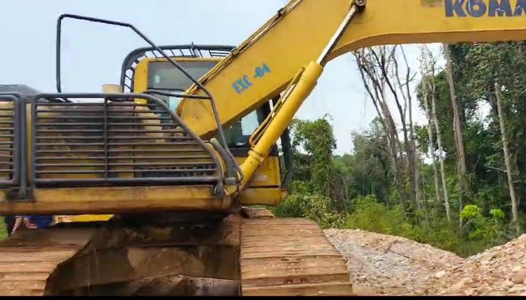 Viral!!! PT. LJA Diduga Timbun Akses Jalan Menggunakan Galian C Ilegal