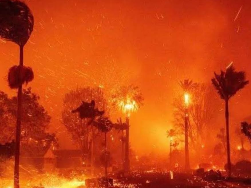 Diduga Korsleting Listrik, Mobil Pemudik Terbakar di Depan SPBU Tembelang Jombang*