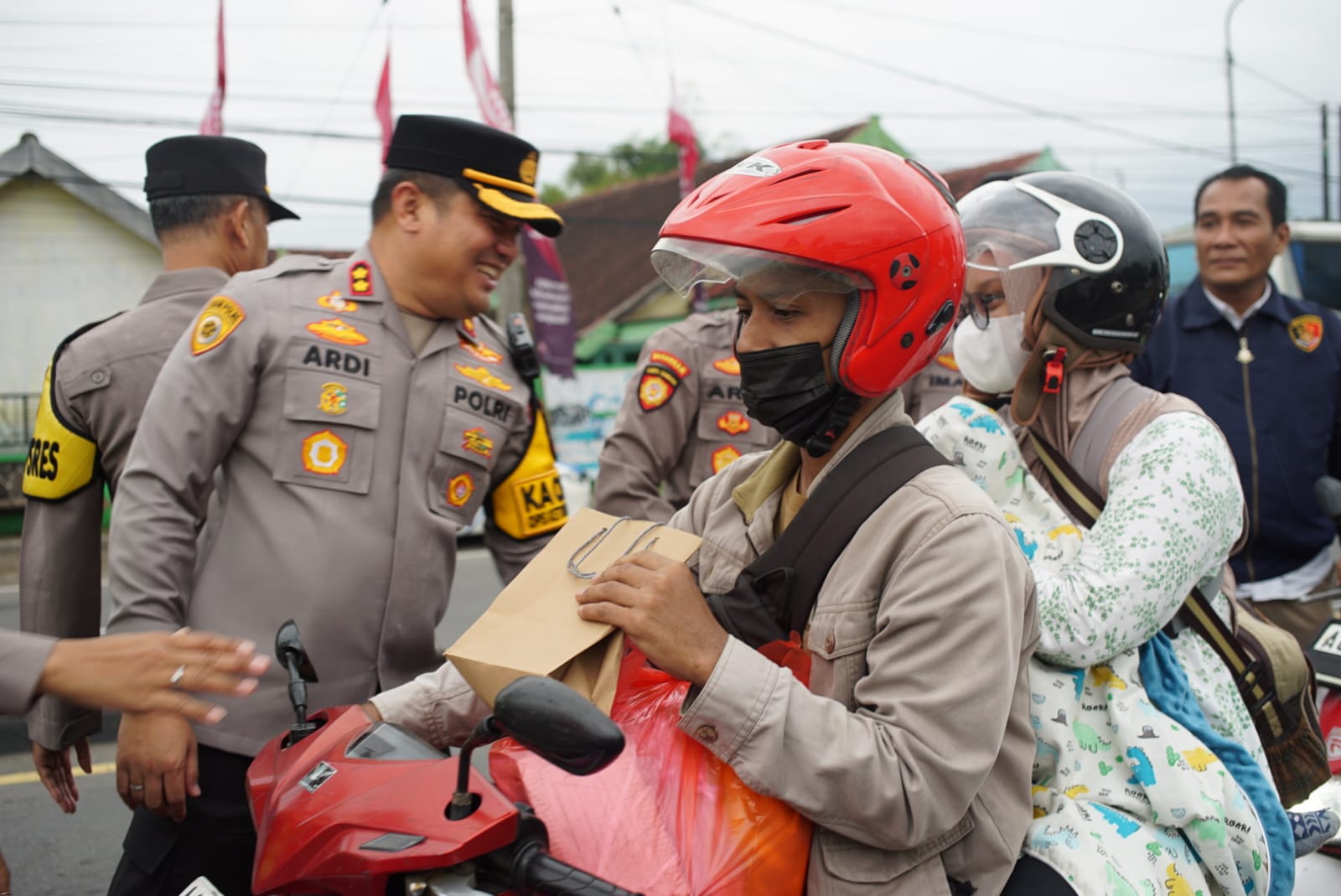 Pantau Langsung Kapolres jombang Arus Lalin di Jalur Arteri Bandar Kedungmulyo Menuju Simpang Tiga Bangjuri*