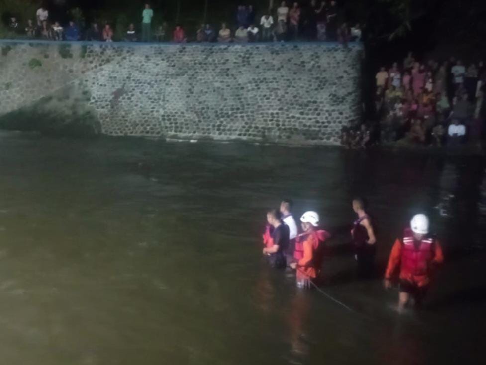 Sinergitas Polres Blitar, TNI, dan BPBD Berhasil Evakuasi Korban Tenggelam di Dam Sungai Berut Jatinom*