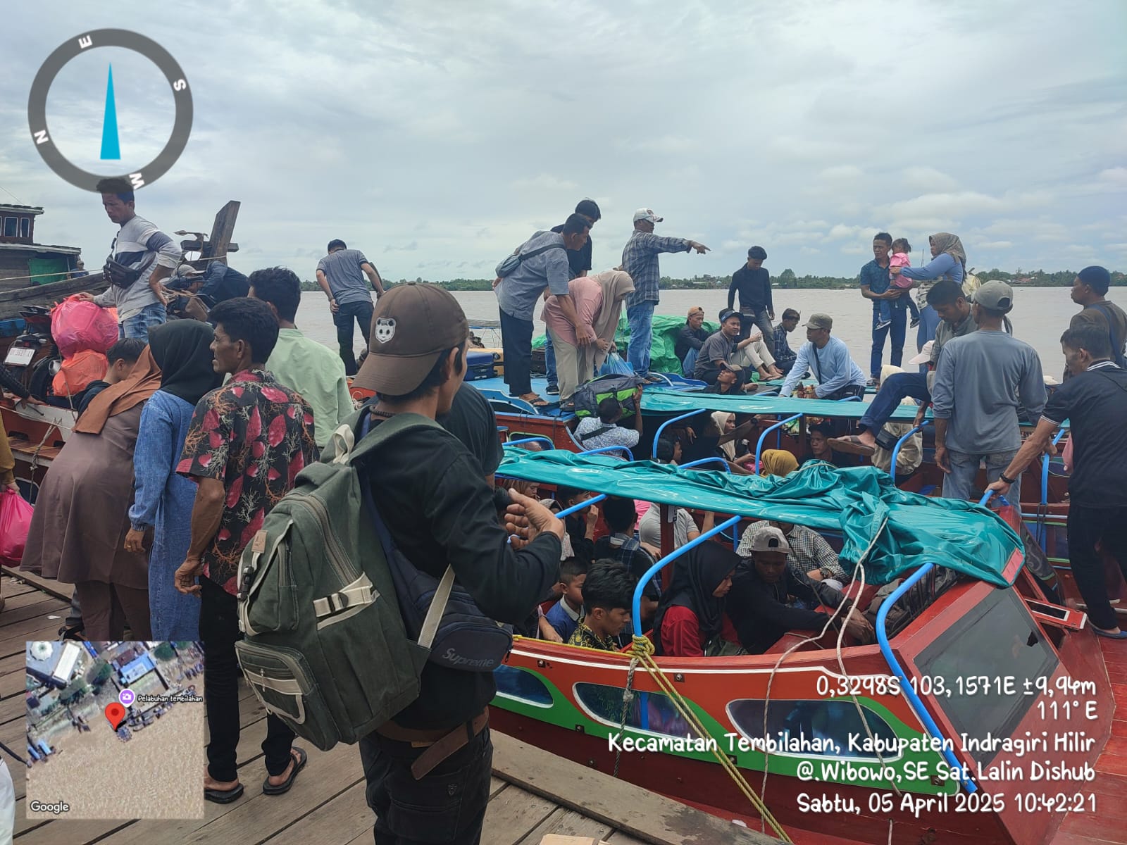 Arus balik lebaran di pelabuhan ASDP lasdap tembilahan padat,ramai