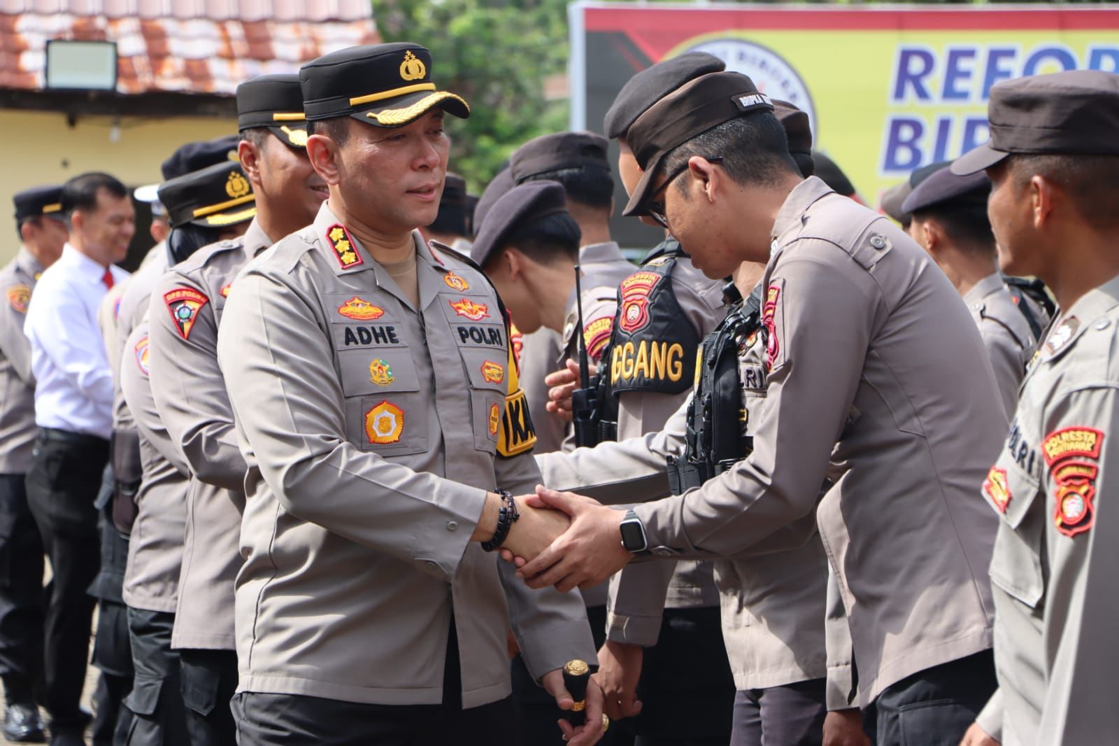 Momentum Idul fitri 1446 H, Kapolresta Pontianak Pimpin Apel Pagi dan Halal Bihalal Bersama Personel Polresta