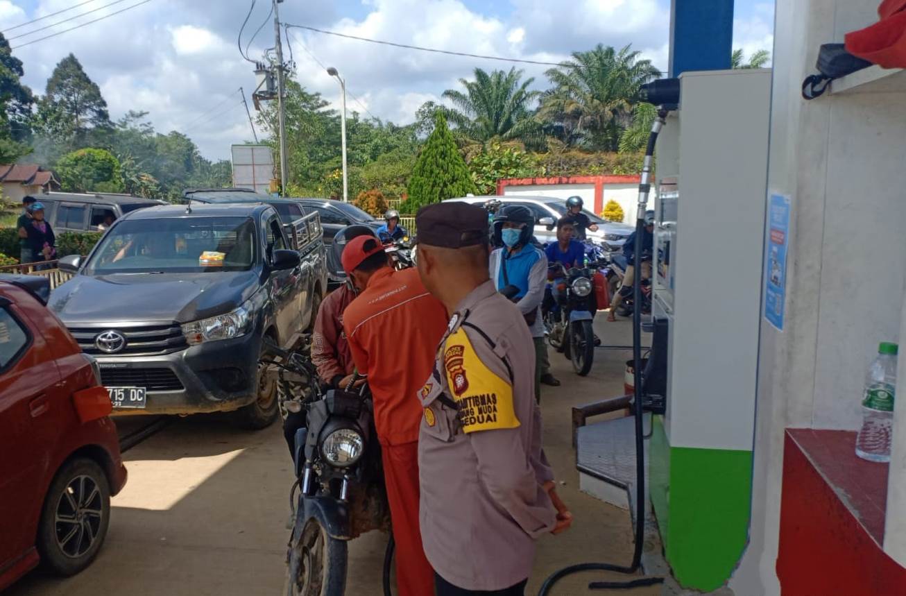 Polsek Beduai Kawal Distribusi BBM Bersubsidi di SPBU Thang Raya