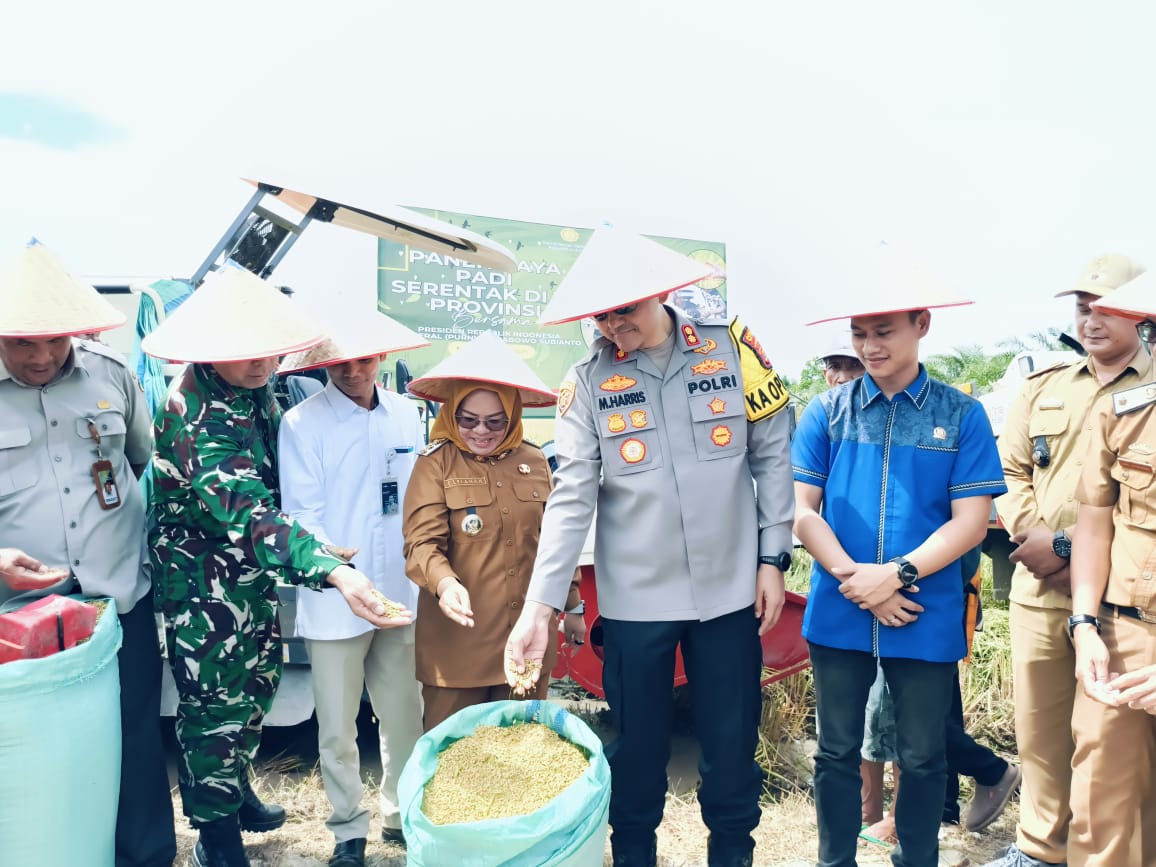 Kapolres Mesuji Hadiri Panen Raya Padi Serentak di Desa Pangkal Mas Jaya