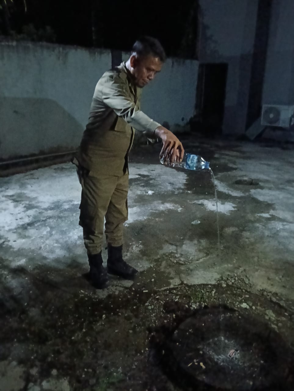 Sesuai instruksi bupati Halsel Hasan Ali basam kasuba, satpol PP yg di pimpin lansung Kabid penegak perda Irfan ZAM ZAM bergerak cepat,