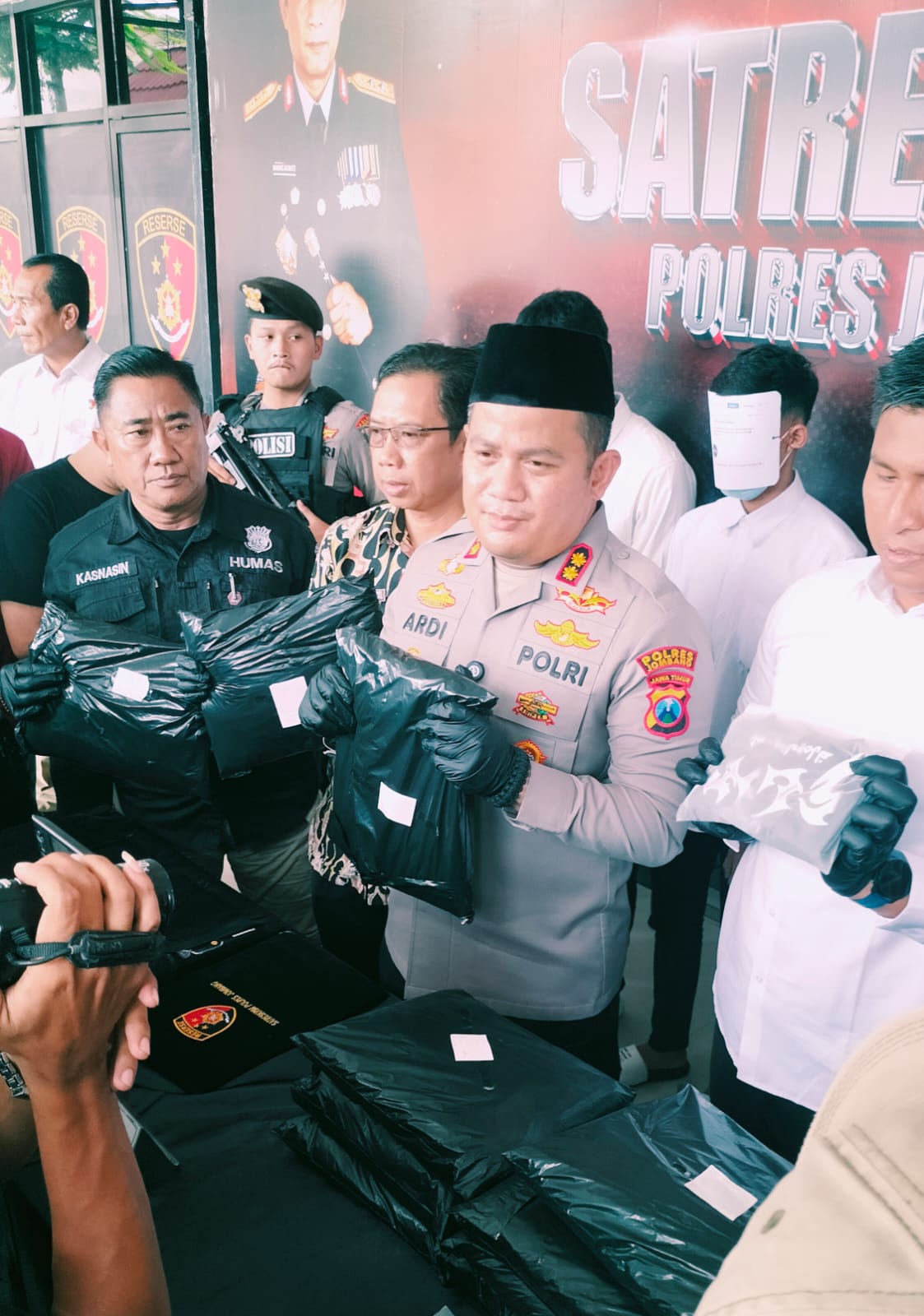 Ungkap Kasus Pengeroyoan Empat Pelaku Diamankan Di Polres Jombang .
