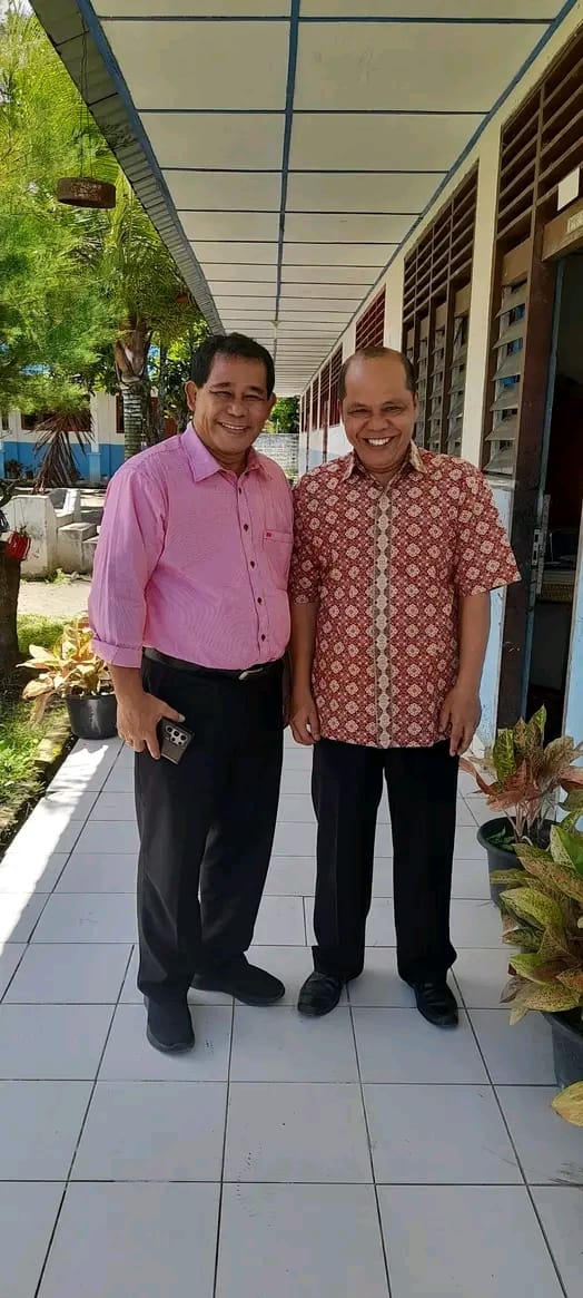 TOBA: Anggota DPRD Toba St.Ir.Pidel Hutahean SE.MM, Saat Berkunjung Sekolah-Sekolah Lagu Boti.