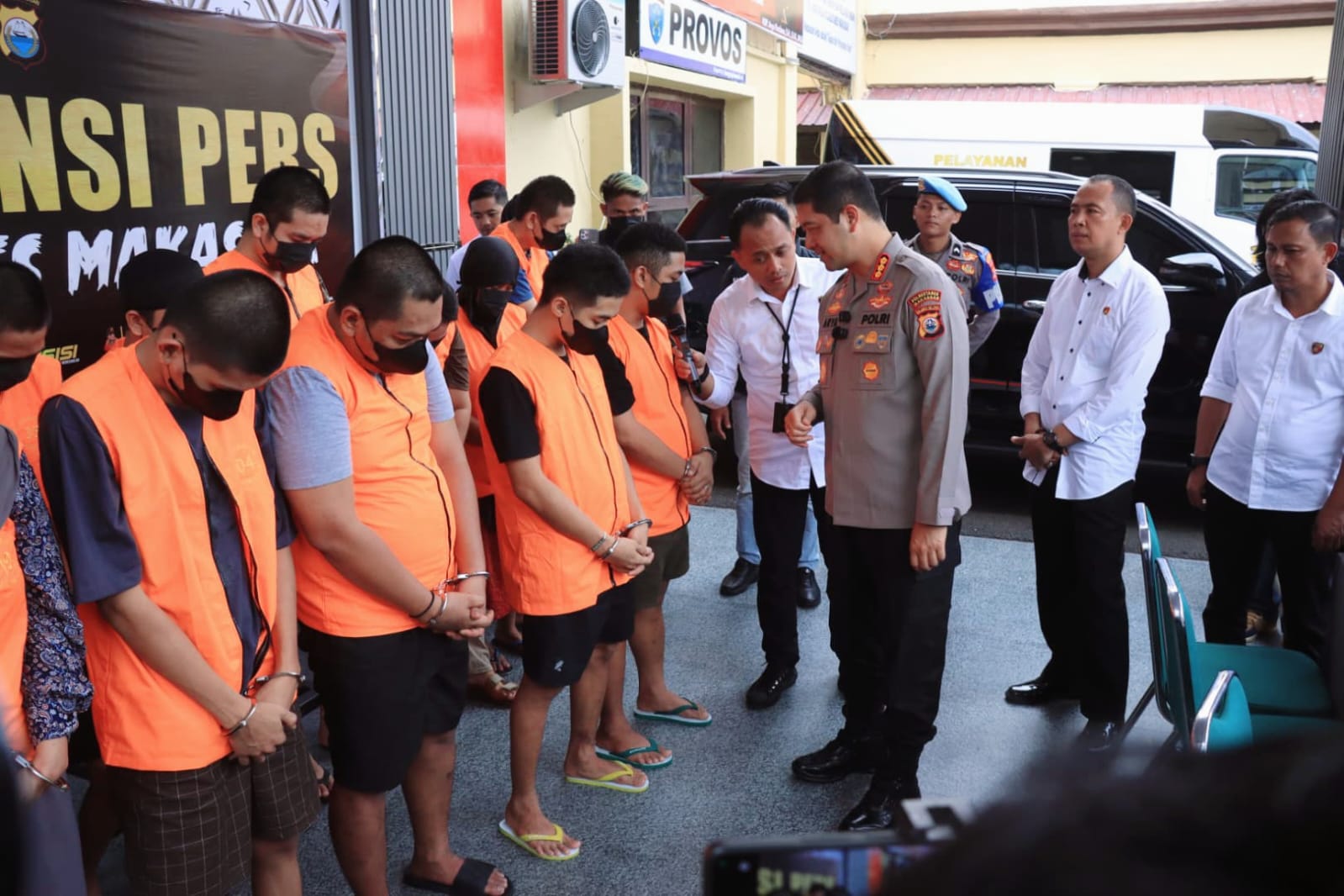 Satres Narkoba Polrestabes Makassar ungkap berdaran jenis sabu narkoba jenis sabu seberat 8 kg gram ganja 1kg dan pil ekstasi 30 putir