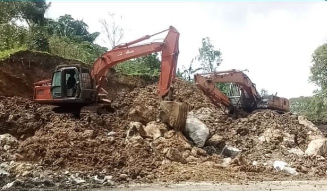 TOBA: Pemkab Toba Hanya Diam Dan Kurangnya Pengawasan Keluar Masuk Alat Berat Galian C Desa Siboruan Toba
