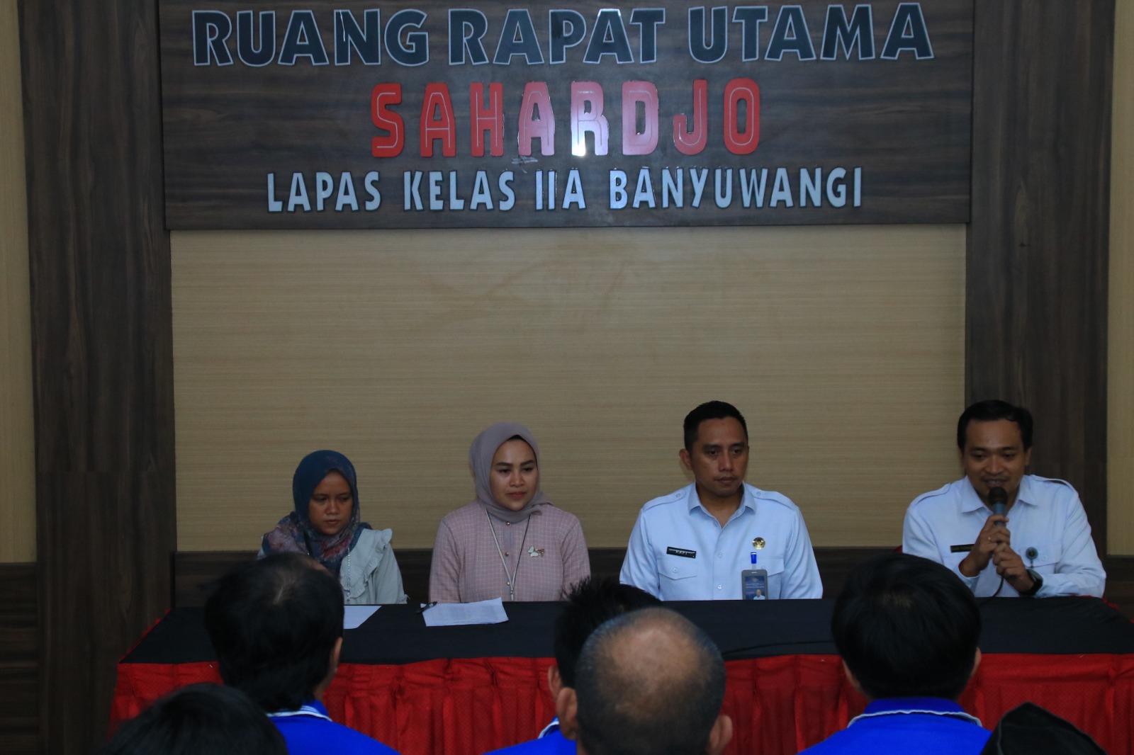 Lapas Banyuwangi Serahkan Rekening bagi Warga Binaan, Komitmen Berantas Peredaran Uang Tunai