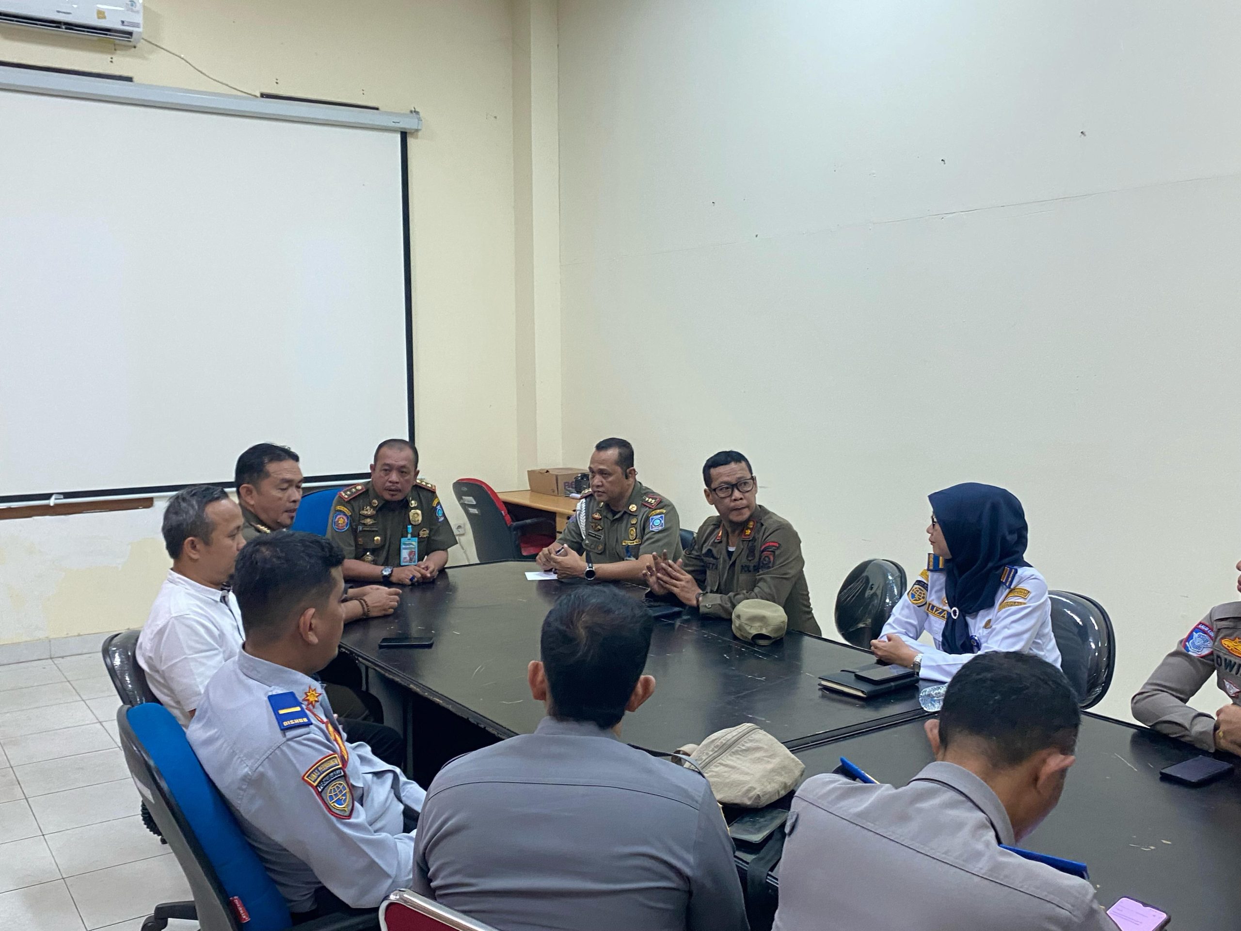 Terkait giat penindakan parkir ilegal di depan masjid kubah timah.