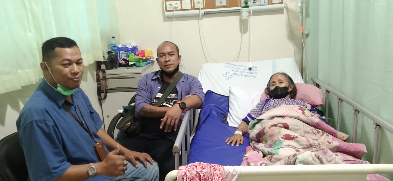 *KAPERWIL DKI JAKARTA BESERTA KABIRO Jakarta Selatan DAN Jajaran STARBPK.ID DKJ JAKARTA membesuk Orang tua Bapak Syaiful Anwar sahabat dan juga selaku Ketua Anak Ranting 03 PEMUDA PANCASILA Pasar Minggu*