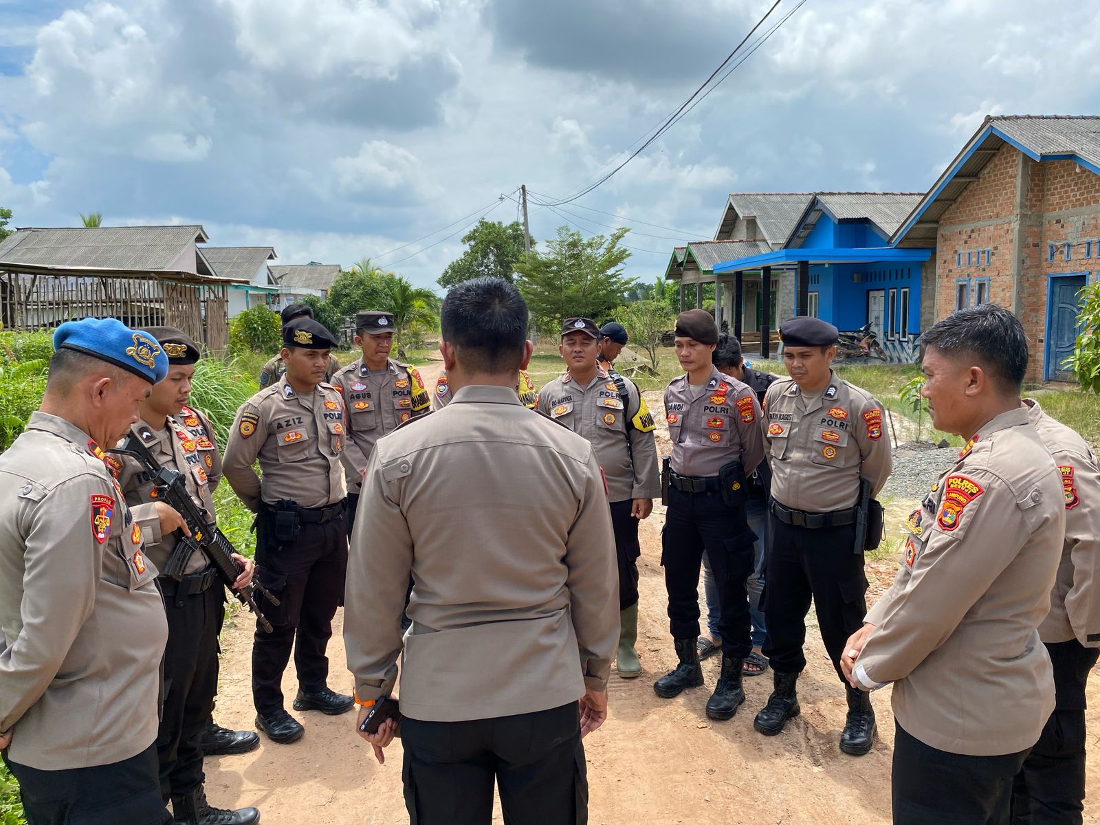 Jajaran Polres Mesuji Datangi Kediaman Kepala Desa Sungai Cambai