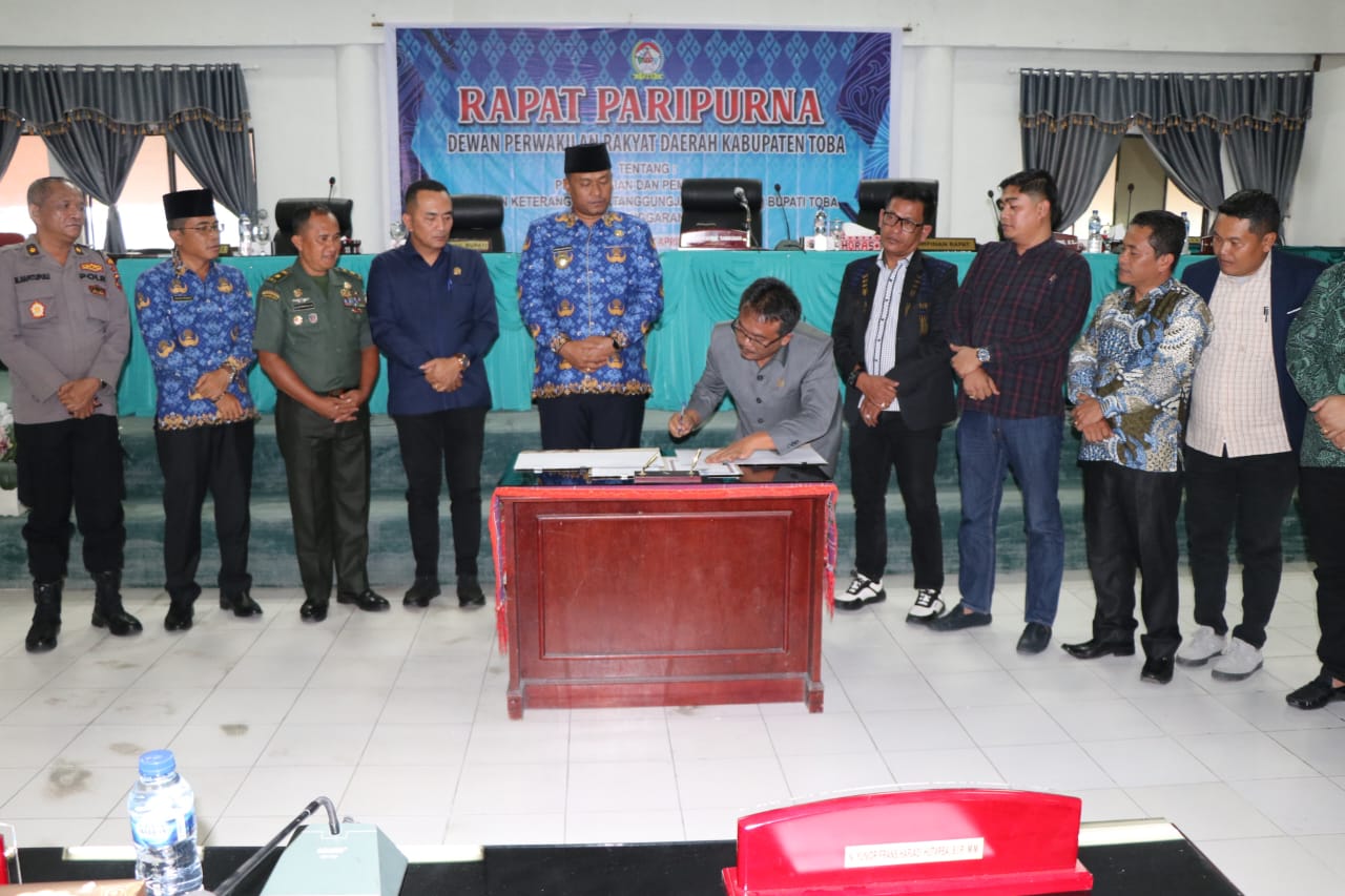 TOBA : DPRD Toba Sampaikan Rekomendasi Atas LKPj Bupati Toba Tahun Anggaran 2024