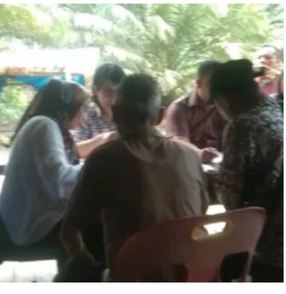 Tap-Teng : Team Dinas Inspektorat Tap-Teng Melarang Masyarakat Buat Dokumentasi Saat Datang Kekantor Desa.