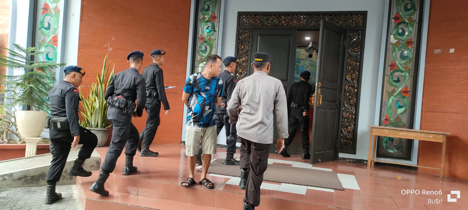 Polres Pamekasan Siagakan Personel di Gereja Pastikan Ibadah Paskah Aman*