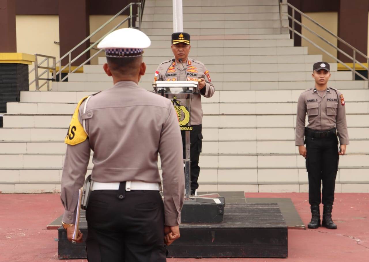 Kapolres Sanggau Pimpin Apel Jam Pimpinan, Tegaskan Disiplin dan Antisipasi Jelang Hari Buruh