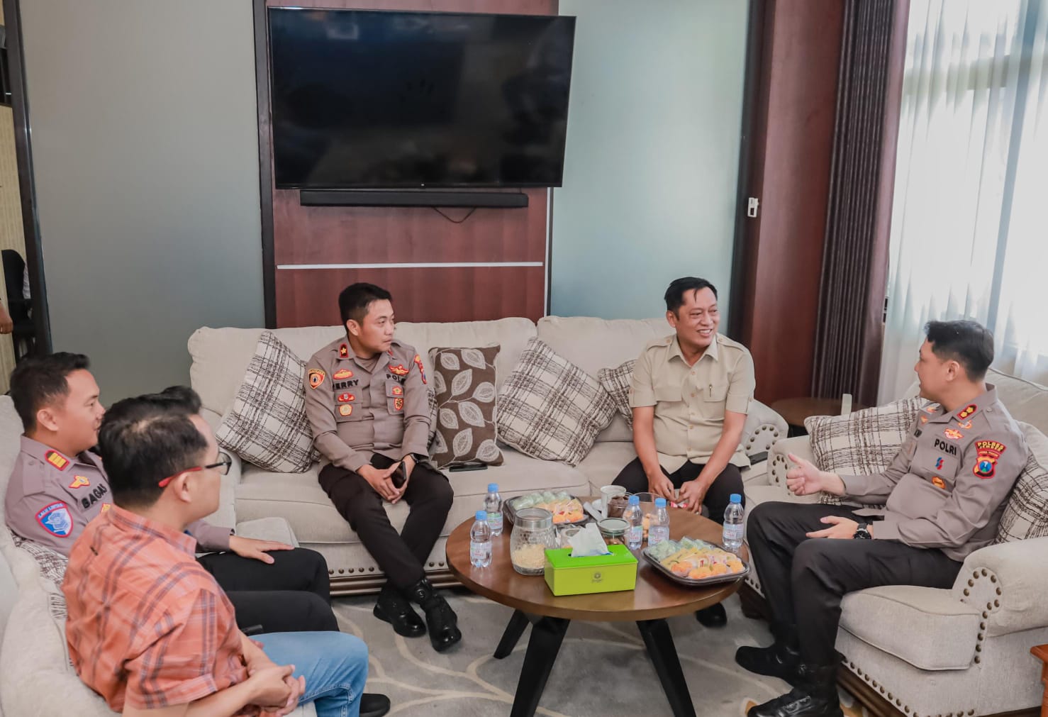 Perkuat Sinergitas Diawal Tugas, Kapolres Jember AKBP Bobby A. Condroputra Kunjungi DPRD*