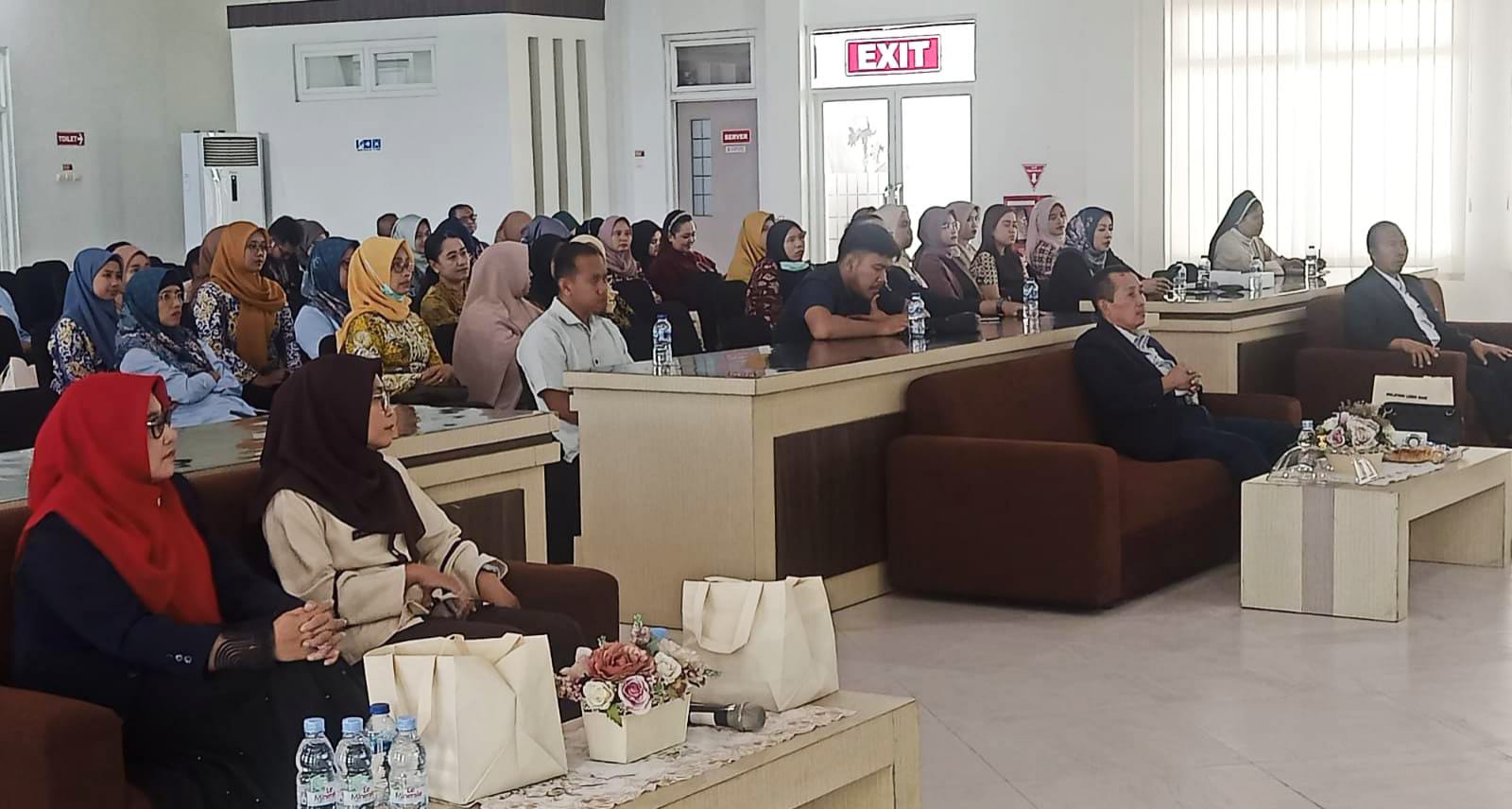 Tingkatkan Kualitas Pelayanan Klinik, PKFI Banyuwangi Adakan Seminar dan Silaturahmi