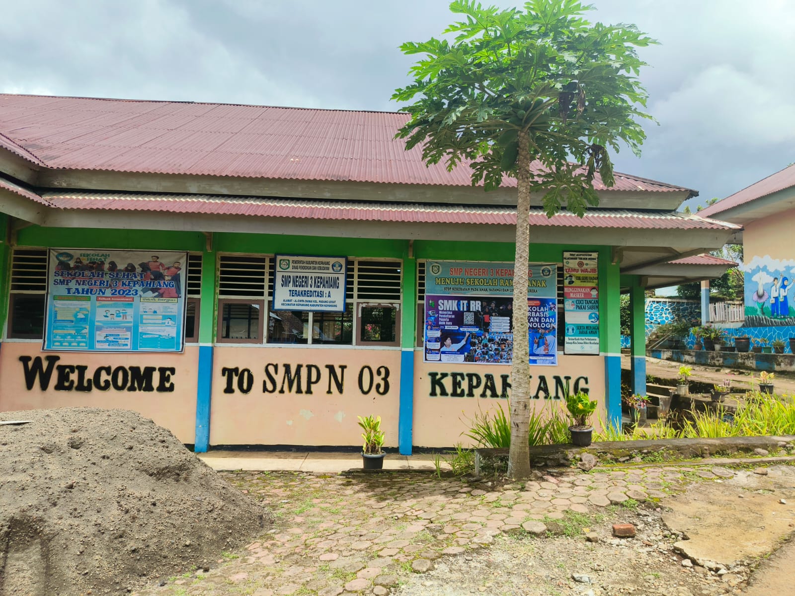 Kepahiang — Bengkulu          2025. Miris!! Diduga Akibat Ada nya Praktek Pungli Di sekolah Salah Satu Murid SLTP Negeri Di Kepahiang Jadi Takut Untuk Bersekolah.