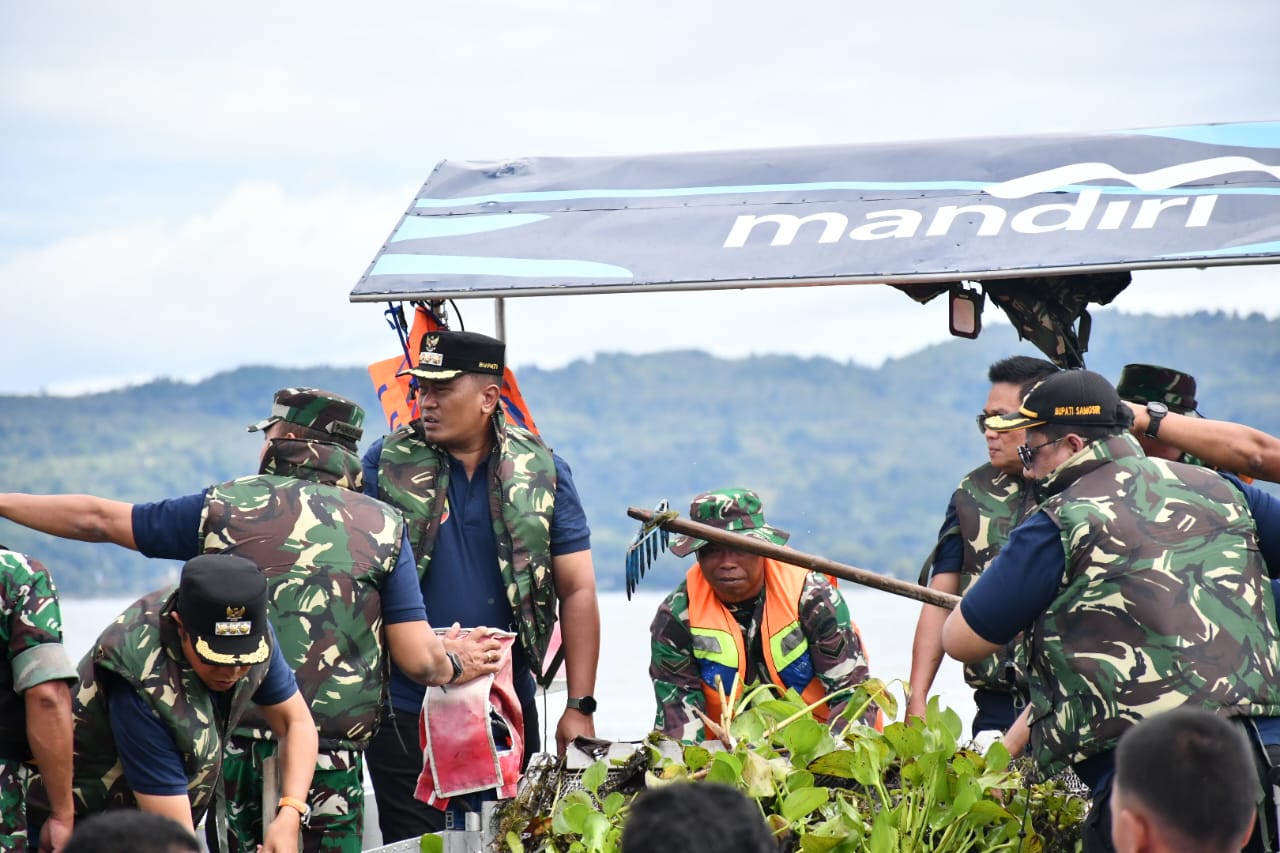 Tentara nasional Indonesia(TNI) Manunggal, lestarikan Danau Toba dan Pemeriksaan Kesehatan Warga