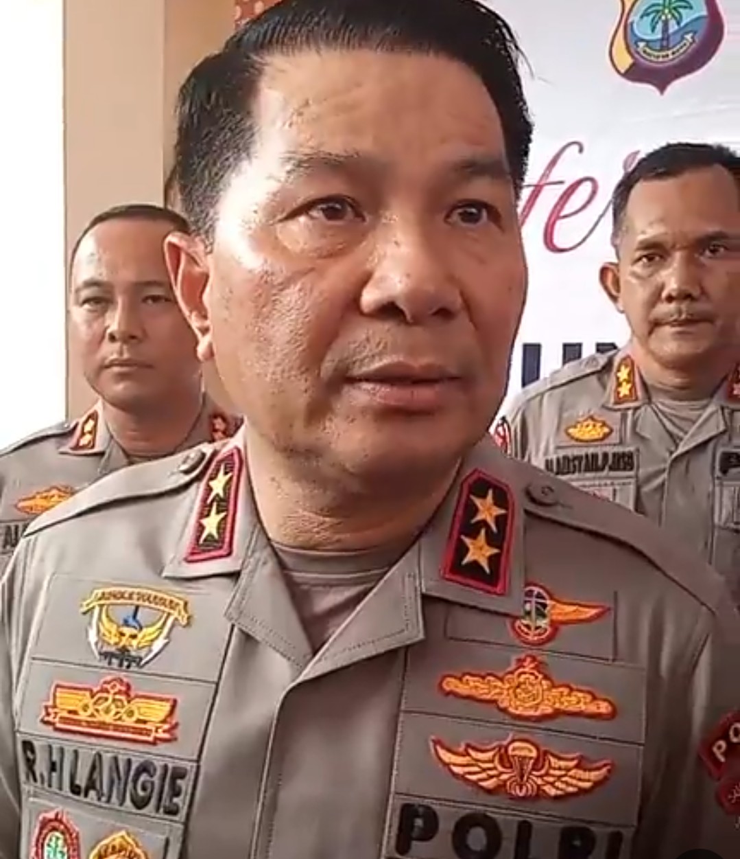 Kapolda Sulawesi Utara Bpk.Irjen Pol Roycke Harry Langie Melaksanakan Tugas Kunjungan Kerja Di Polres Bitung Sekalian Memberikan Arahan Kepada Jajaran Polres Bitung Mengenai Kamtibmas Di Wilayah Hukum Polres Bitung,