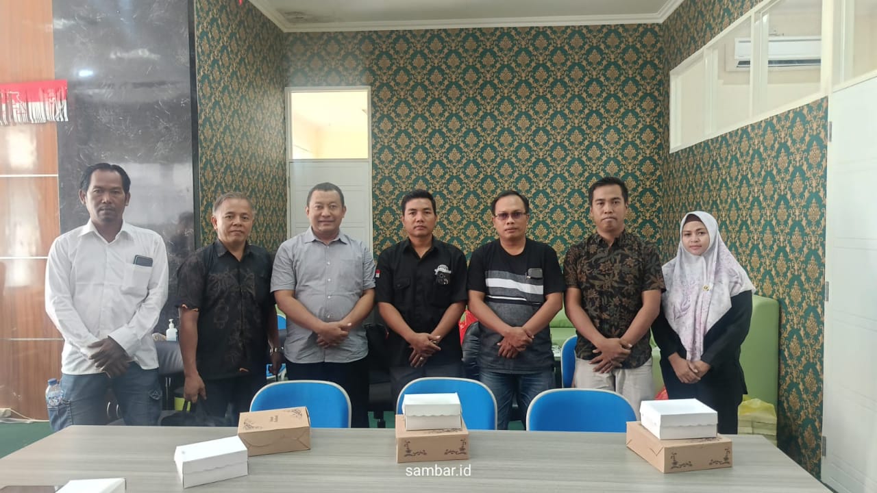 Anderias Wuisan S,E. S,H Kuasa. Hukum warga Sumberingin Dua Desa Sumbersuko Gelar Audensi di Kantor BPKPD BANGIL