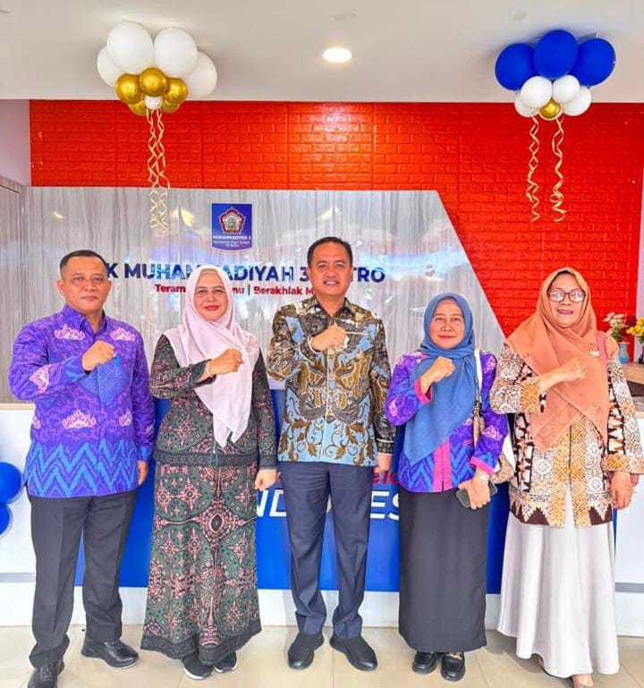 KEPALA SMKN SE KOTA METRO SEMANGAT BERSAMA DALAM MEMERIAHKAN FESTIVAL GURU DAN SISWA .