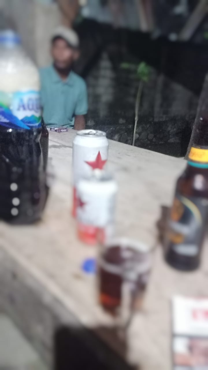 Oknum kades sengga baru mengabaikan larangan, bupati bassam Kasuba,& masih saja oknum kades mengesumsi minuman keras