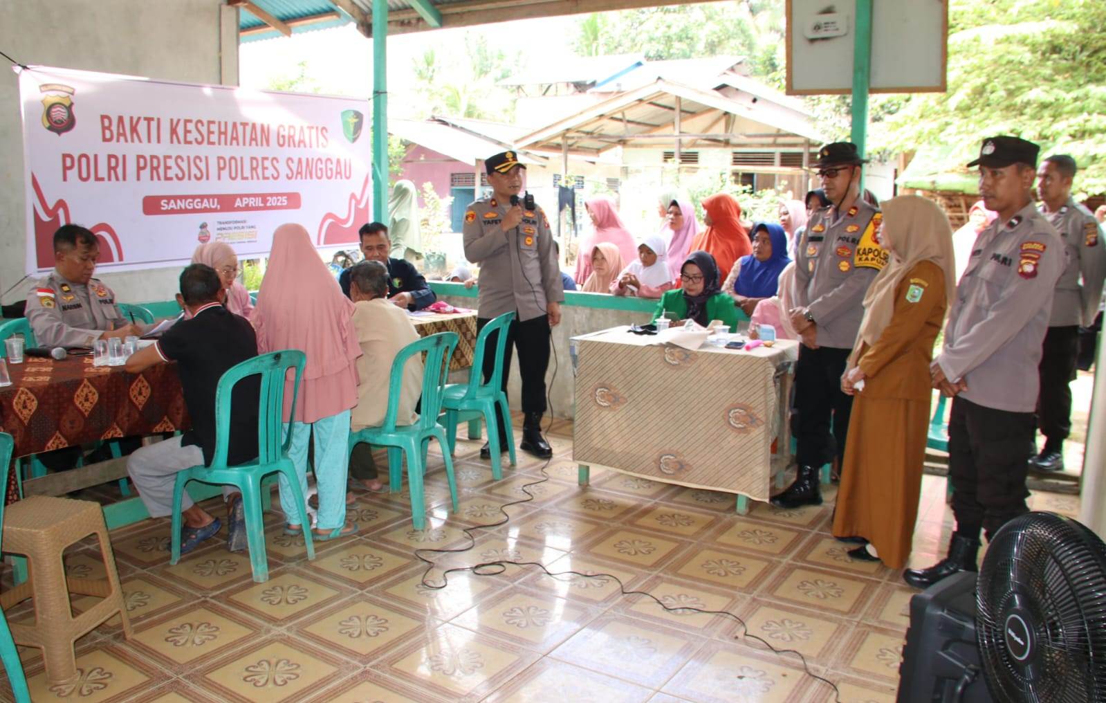 Polres Sanggau Hadirkan Layanan Kesehatan Gratis bagi Warga Penyeladi Hilir