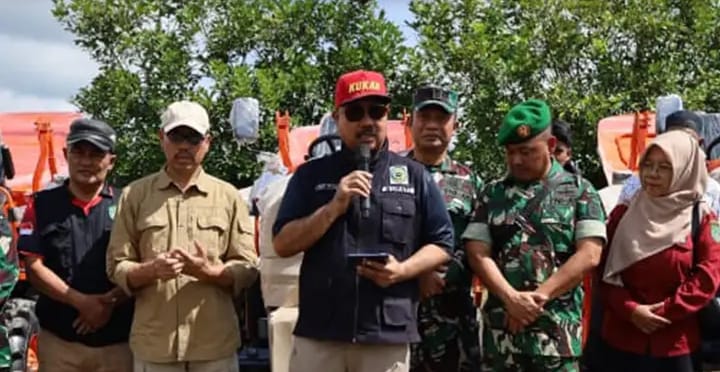 Bupati Kukar Serahkan 12 Traktor dan Alsintan Pertanian, Optimalkan Lahan Petani