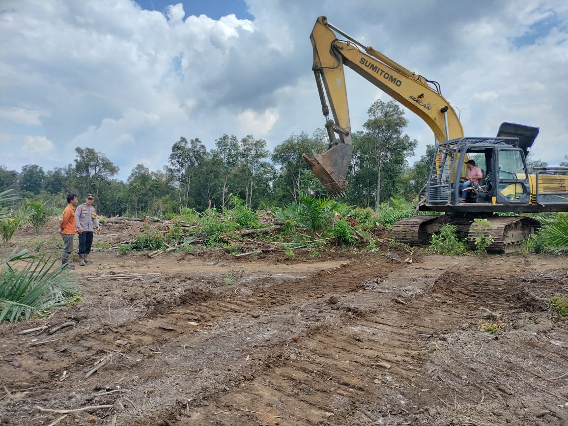 Polsek Jelai Hulu Polres Ketapang Laksanakan Pembukaan Lahan Jagung Hibrida “Jelai Makmur” Di Dusun Selengan, Desa Deranok