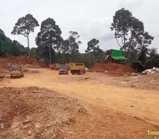 Penambangan Batuan di Lereng Gunung Diduga Ilegal Milik Afung Makin Marak Beraktifitas