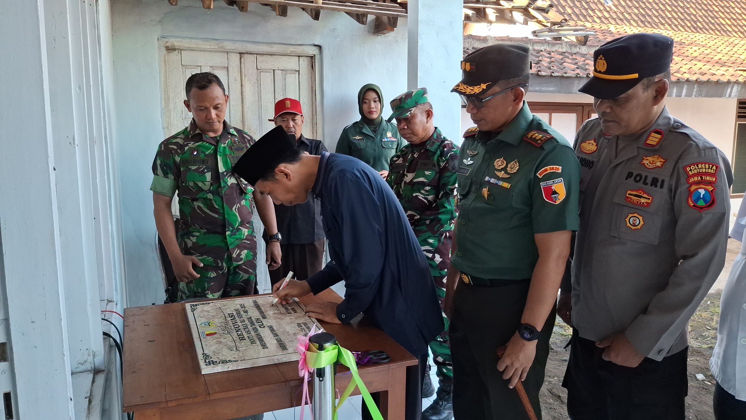 Letkol Arh Joko Sukoyo, S. Sos, M.Han, Dandim 0825 Banyuwangi Resmikan Renovasi Panti Asuhan Hj Siswani
