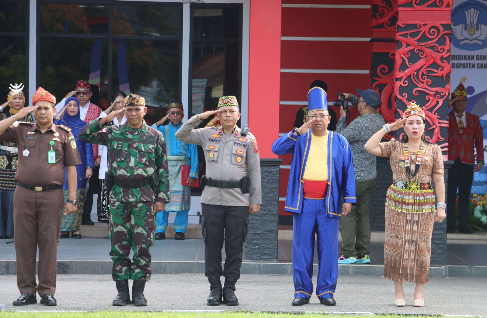 Wakapolres Sanggau Hadiri Upacara Hari Pendidikan Nasional 2025: “Pendidikan Bermutu untuk Semua, Pilar Kemajuan Bangsa”