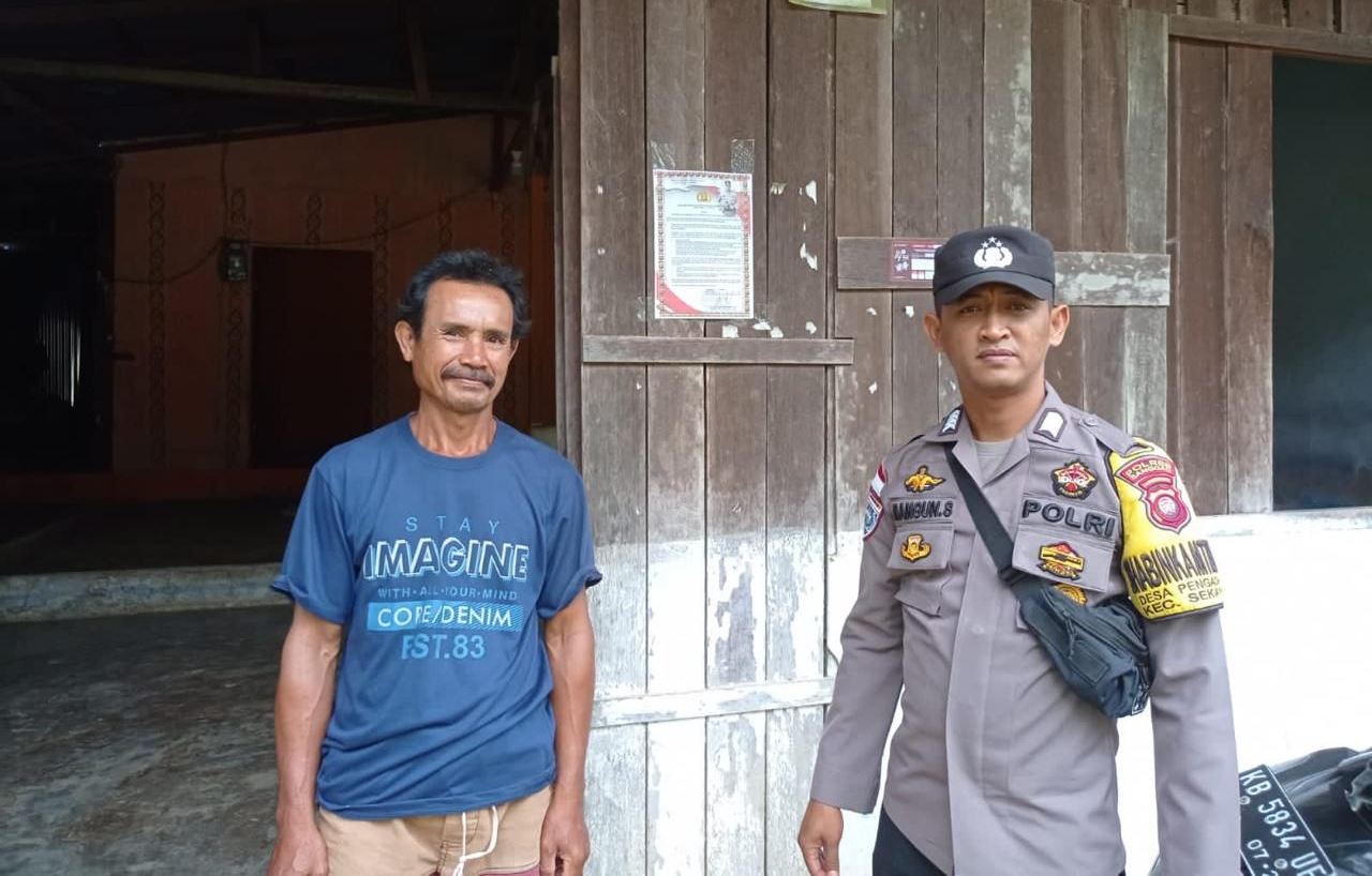Polsek Sekayam Bergerak: Edukasi Warga Cegah Tambang Emas Ilegal di Sungai Sekayam