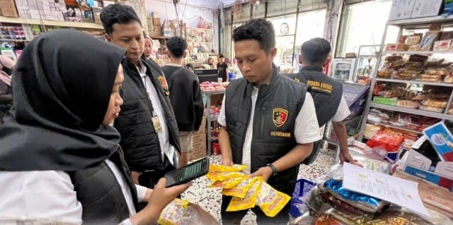 Satgas Pangan Polresta Banyuwangi Gelar Oprasi Produk Mengandung Babi Sejumlah Mimarket
